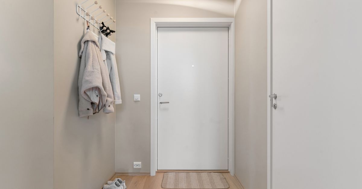 Kälteverluste an Türen reduzieren: Mit diesen cleveren Tipps bleibt die Wärme im Haus