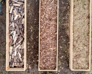 Kompostschichten richtig aufbauen: So wird aus Gartenabfällen wertvoller Humus