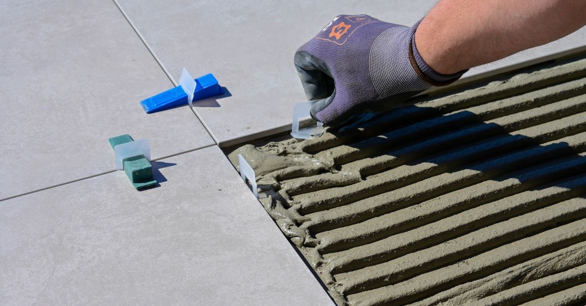 Fliesenkleber richtig auswählen: So gelingt jede Fliesenverlegung