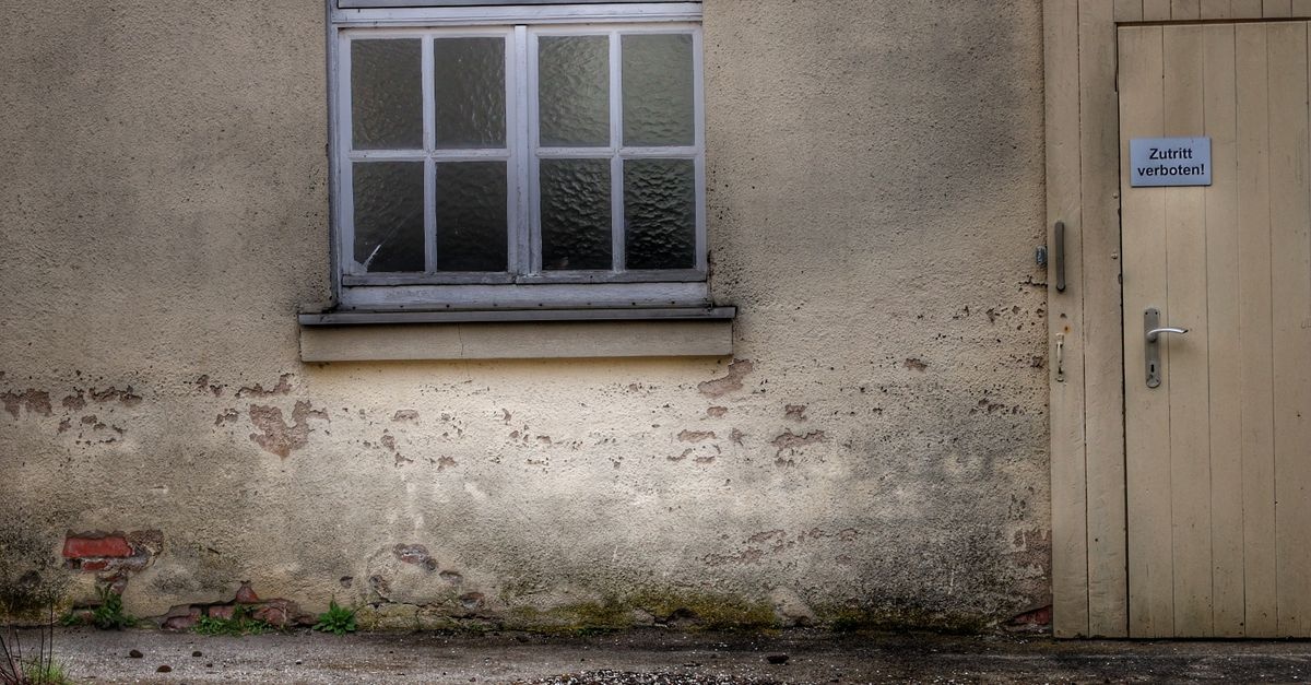 Sockel richtig abdichten: So schützt du dein Haus dauerhaft vor Feuchtigkeit